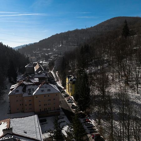 Hotel Vera Яхимов Екстериор снимка