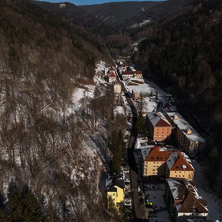 Hotel Vera Яхимов Екстериор снимка