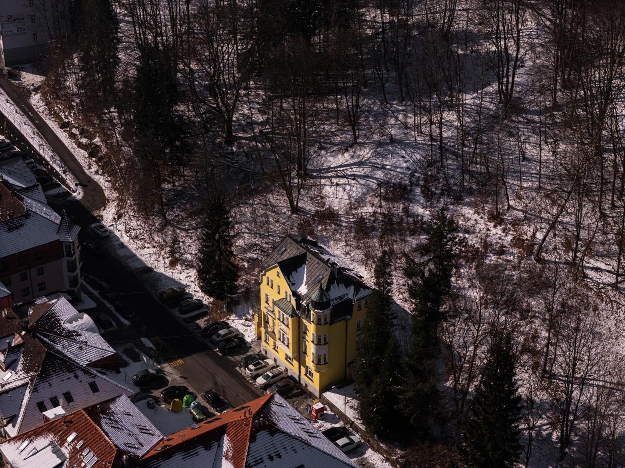 Hotel Vera Яхимов Екстериор снимка