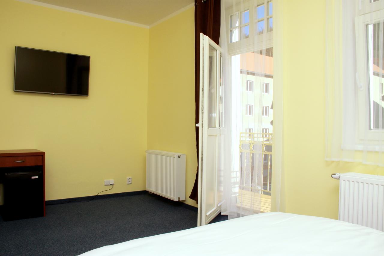 Hotel Vera Яхимов Екстериор снимка
