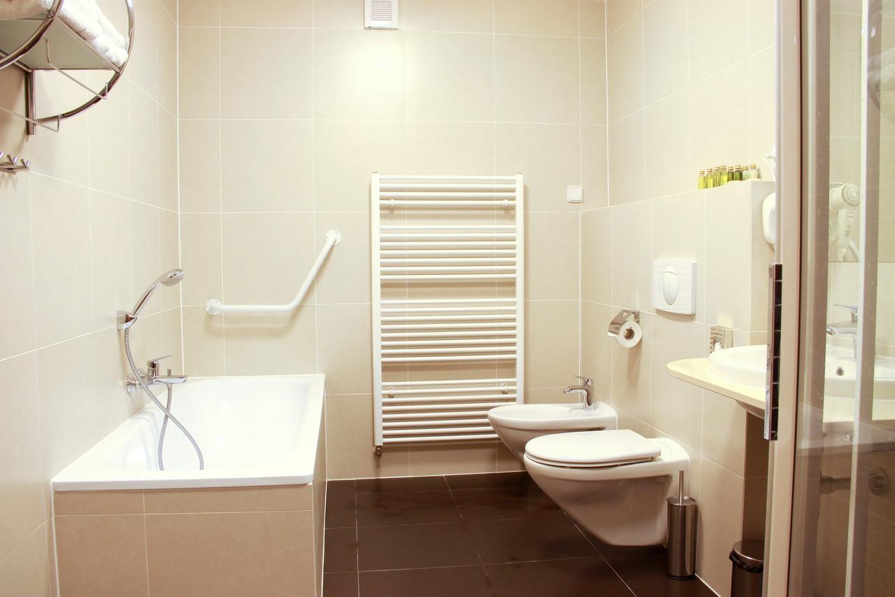 Hotel Vera Яхимов Екстериор снимка
