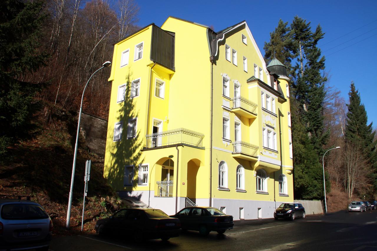 Hotel Vera Яхимов Екстериор снимка