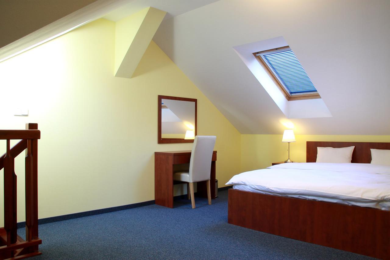 Hotel Vera Яхимов Екстериор снимка